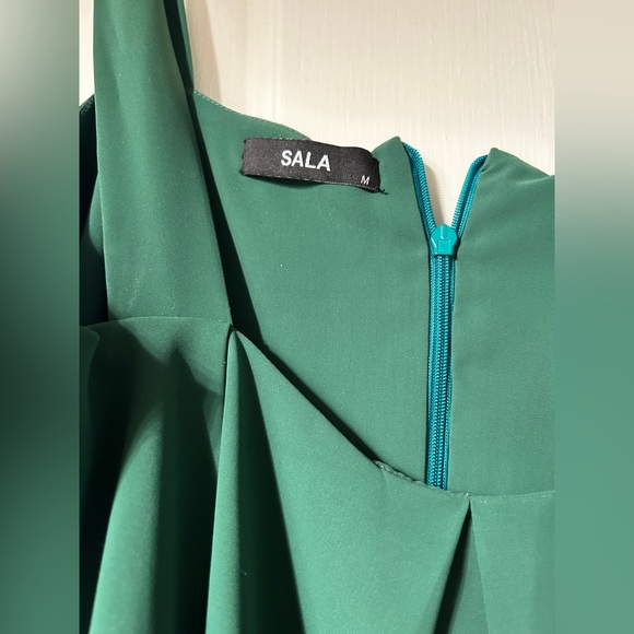 Green Sleeveless Women's Top - Picture 2 of 2